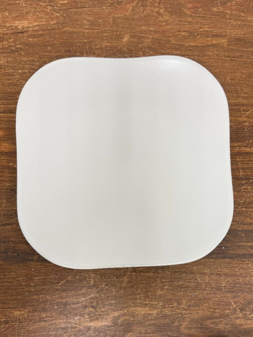 New Mikasa Global Cuisine Cream Stoneware Plate. KT194